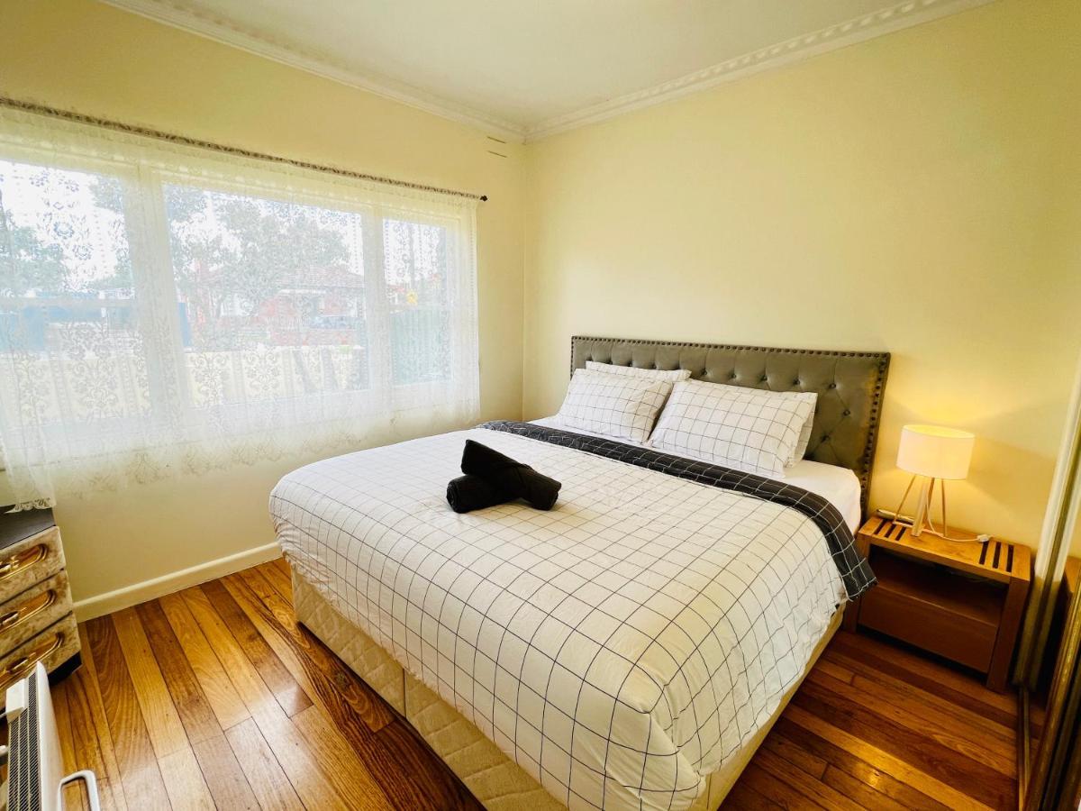 Cosy 4Br Home 15 Minutes Away From Melbourne Airport St Albans المظهر الخارجي الصورة