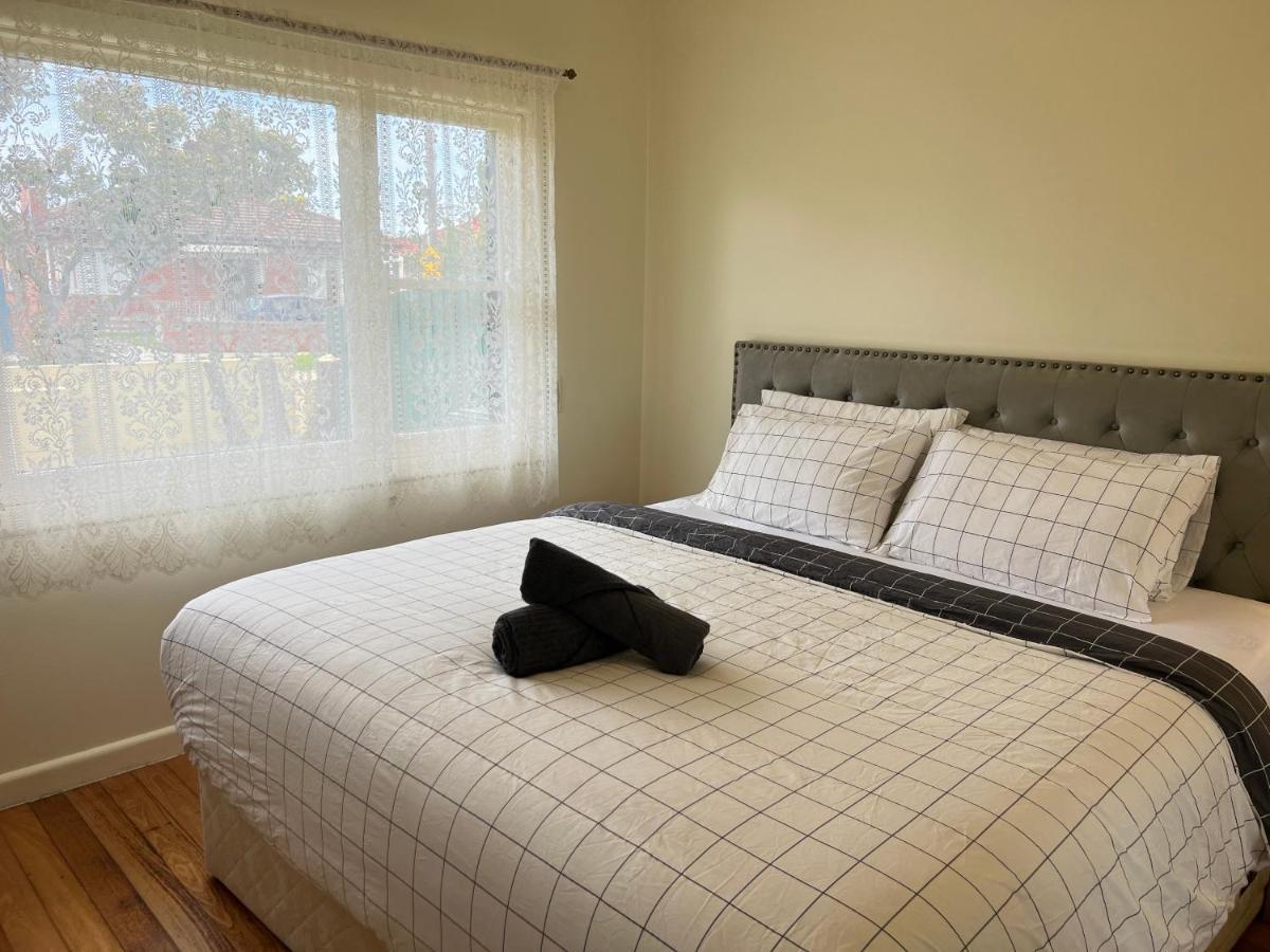 Cosy 4Br Home 15 Minutes Away From Melbourne Airport St Albans المظهر الخارجي الصورة